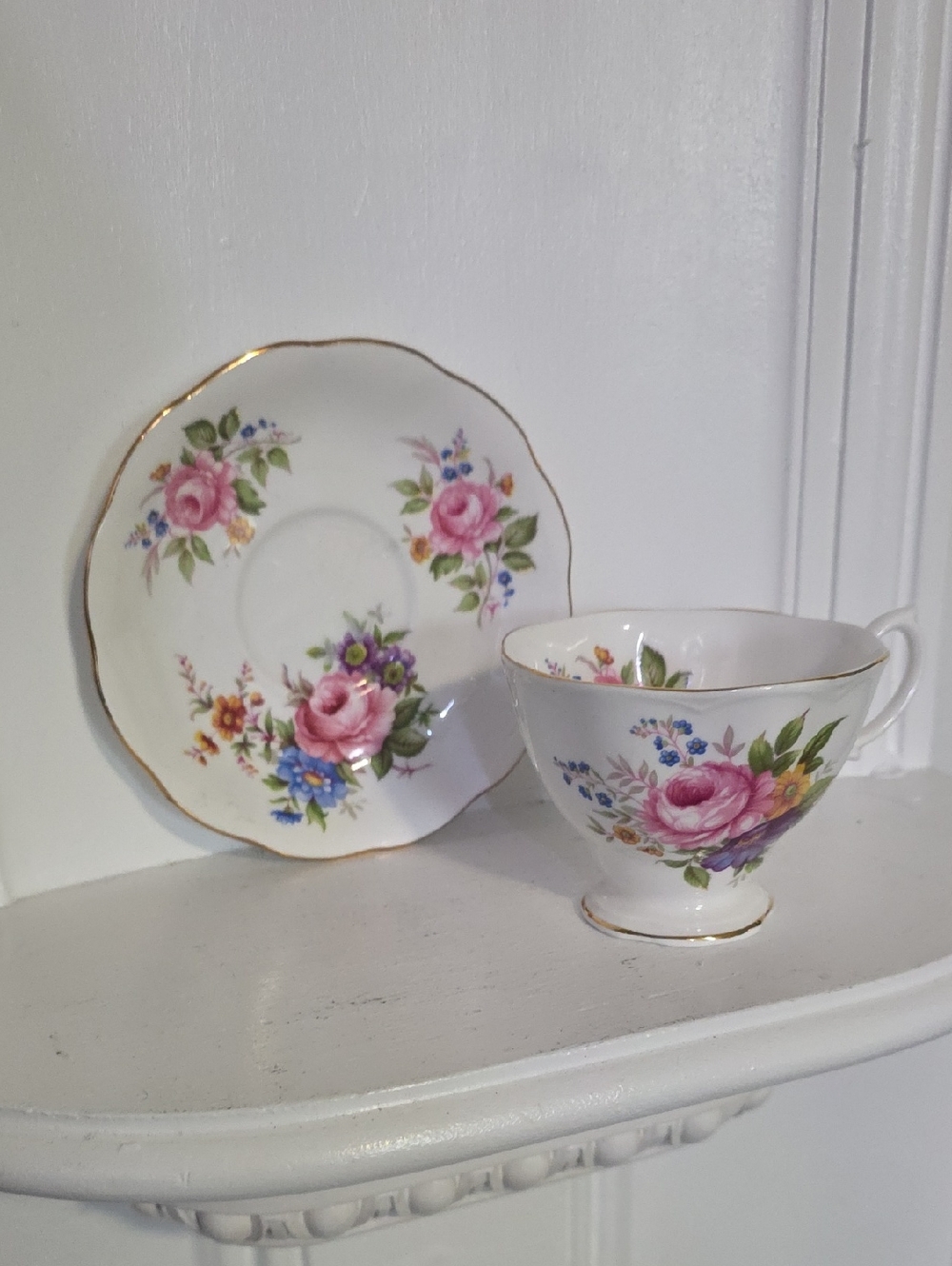 vintage Royal Albert floral pattern bone china teacup and saucer. 